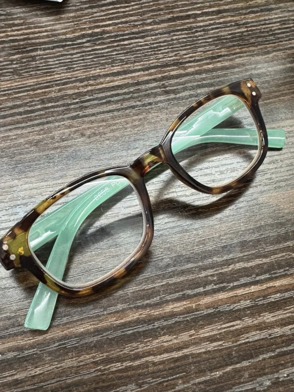 Peepers 2259 Passport Readers +1.25 in Tortoise Shell Gently Used w Case